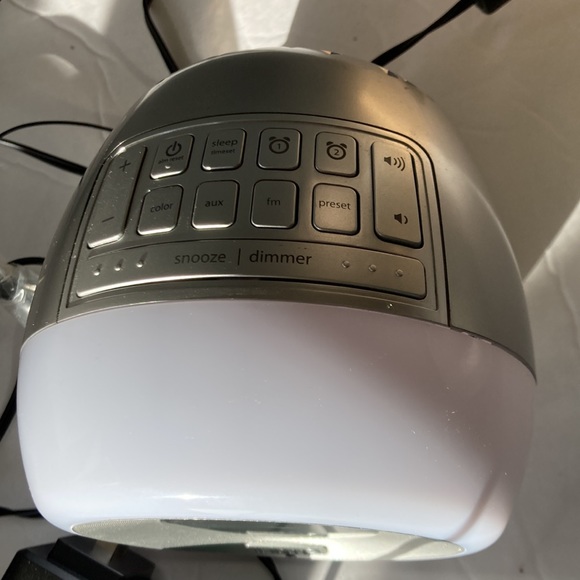 iHome Color Changing Clock/Radio/aux - Picture 2 of 3